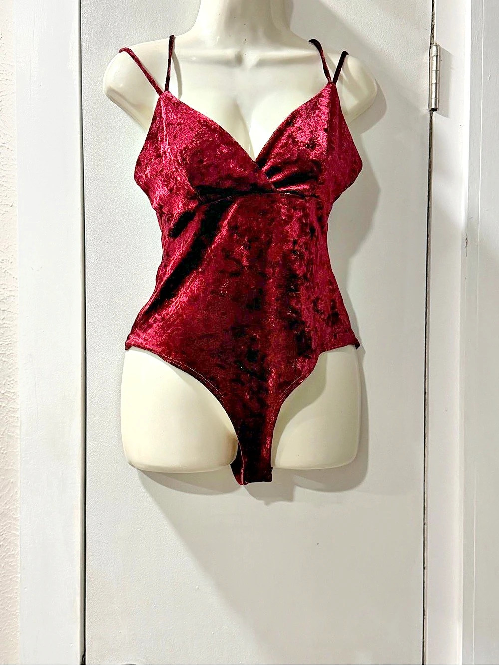 Forever 21 Velvet Bodysuit in Burgundy Size Medium Like New